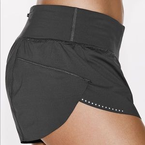 lululemon chase me short 2.5